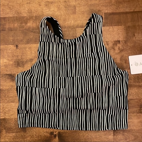 Athleta A-C Conscious Crop Printed Bikini Top
NWT - Picture 3 of 8